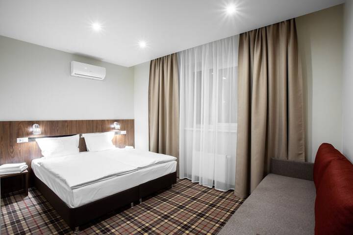 Room 10 of 25
