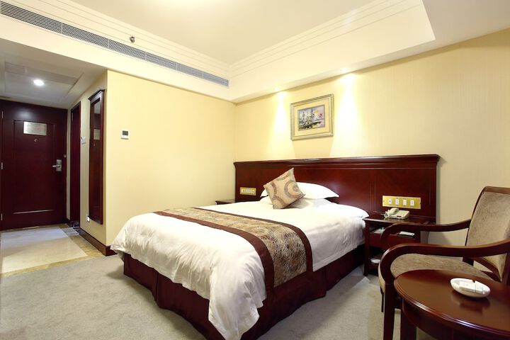 Room 8 of 36