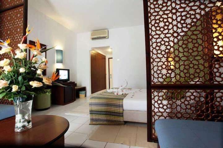 Room 6 of 22