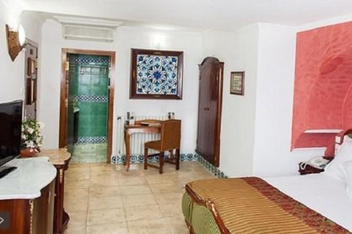 Room 10 of 38