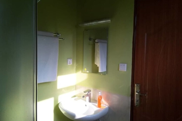 Room 9 of 15