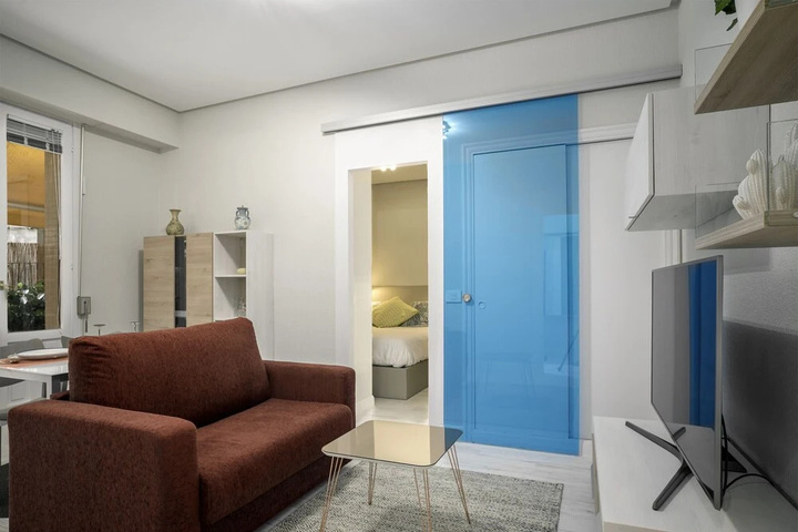 Room 6 of 12