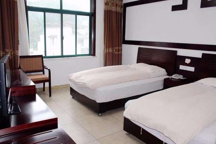 Room 13 of 27