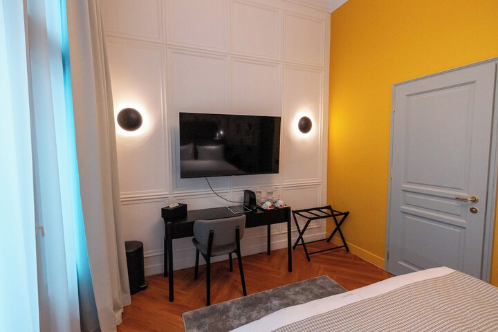 Room 13 of 87