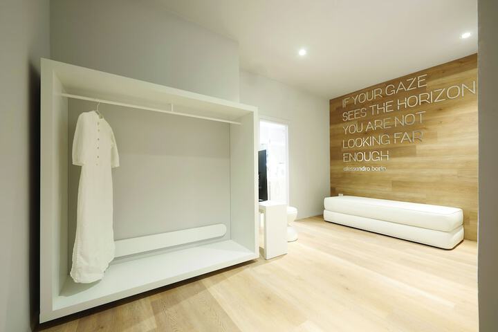 Room 17 of 40