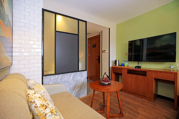 Room 16 of 46