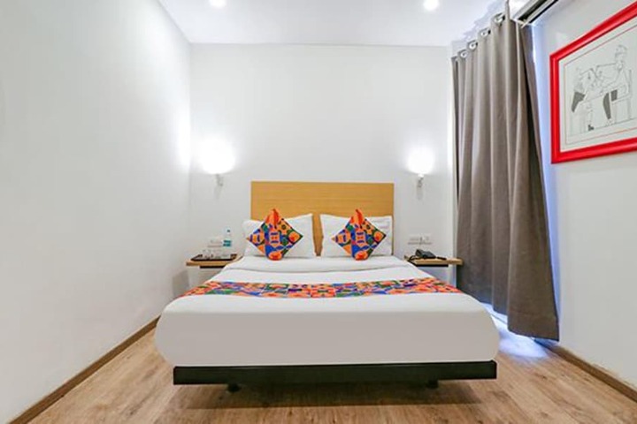 Room 16 of 32