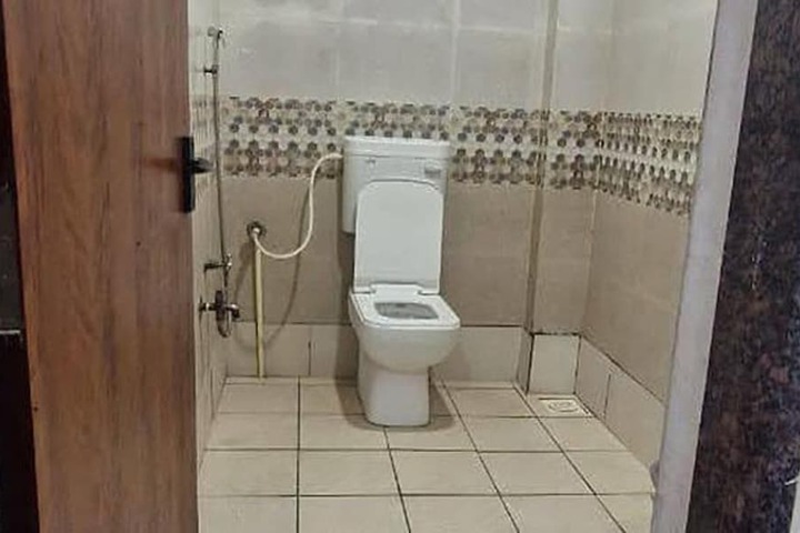 Room 18 of 21
