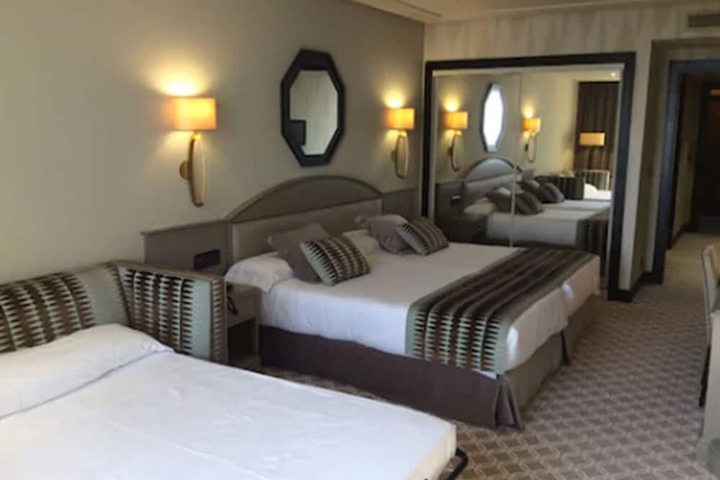 Room 40 of 138
