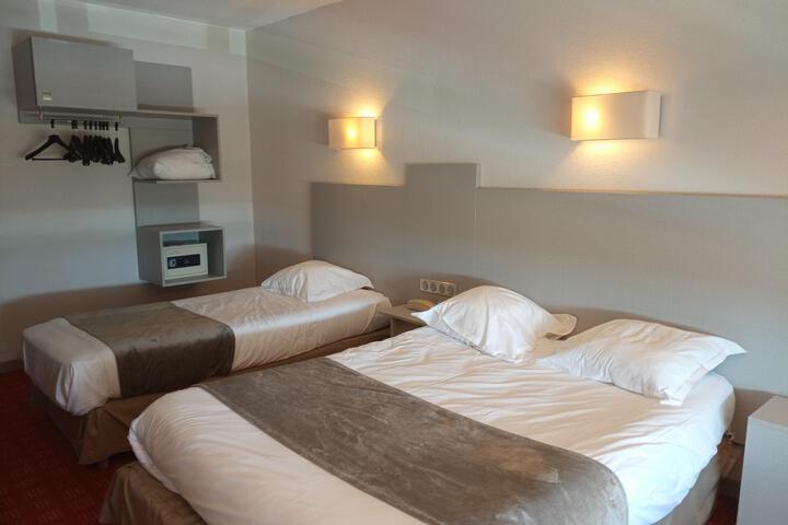 Room 7 of 49