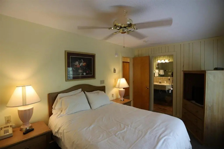 Room 3 of 9