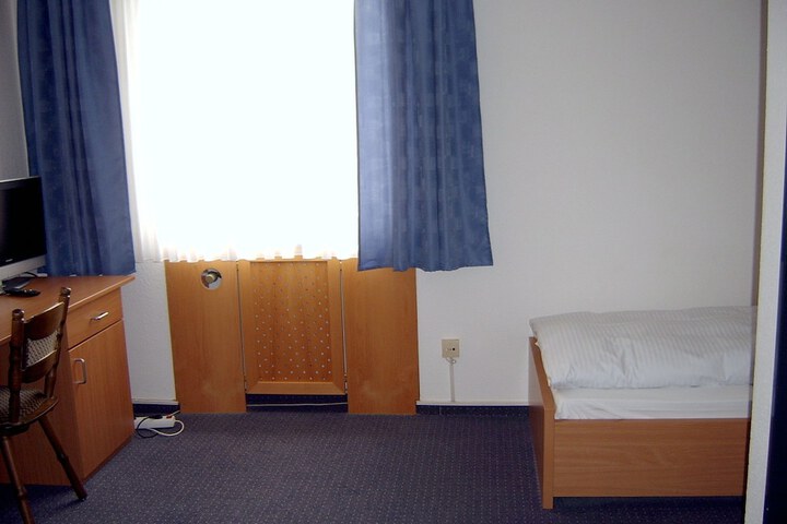 Room 4 of 26