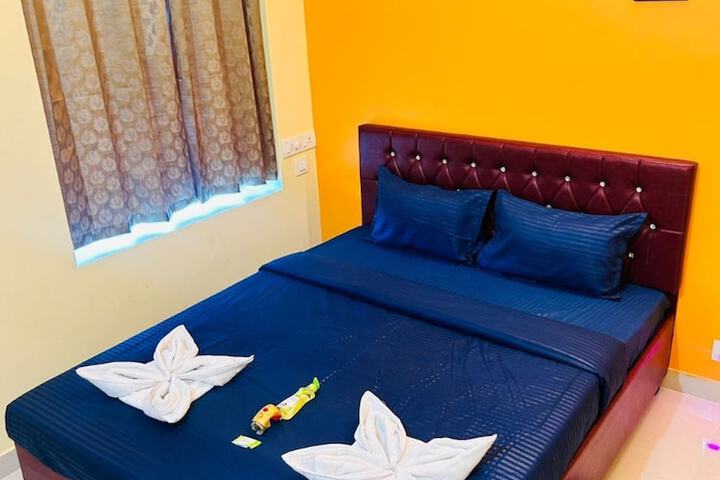 Room 4 of 9