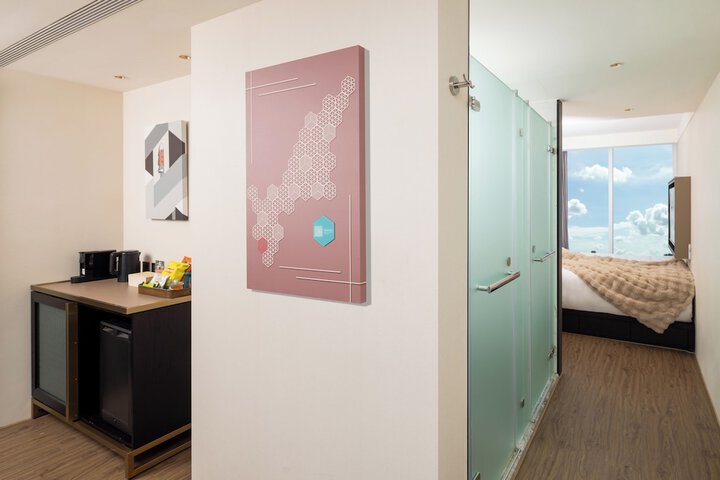 Room 10 of 27