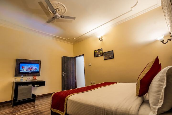 Room 6 of 52
