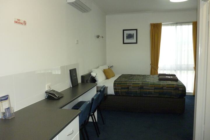 Room 4 of 37