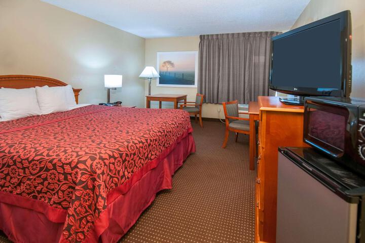 1 King Bed (7 of 9)