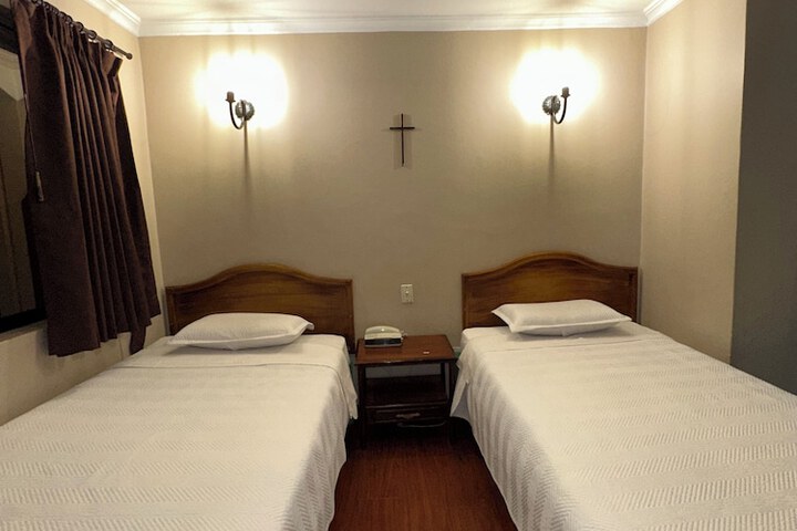 Room 38 of 132