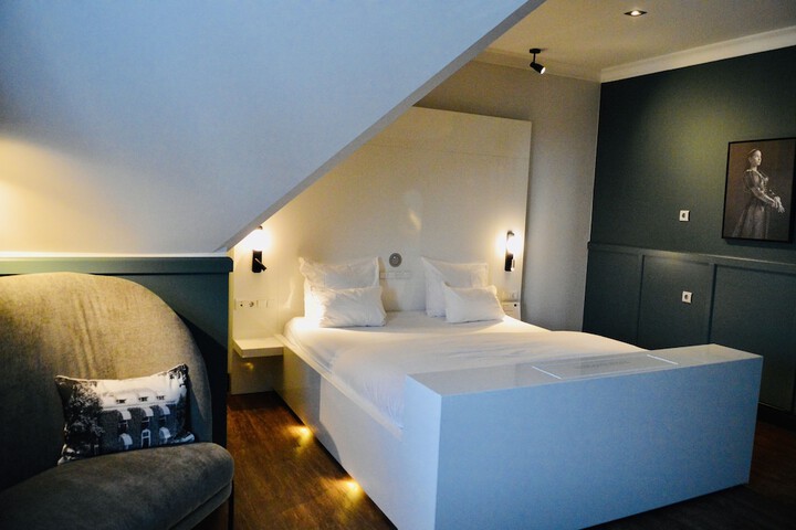 Room 32 of 96