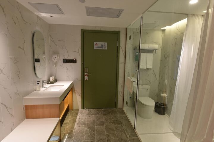 Room 4 of 14