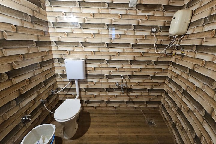 Room 4 of 9