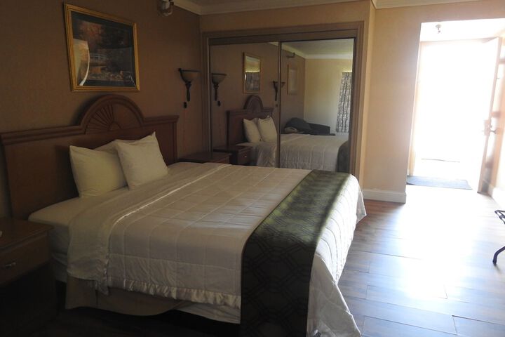 Room 16 of 34