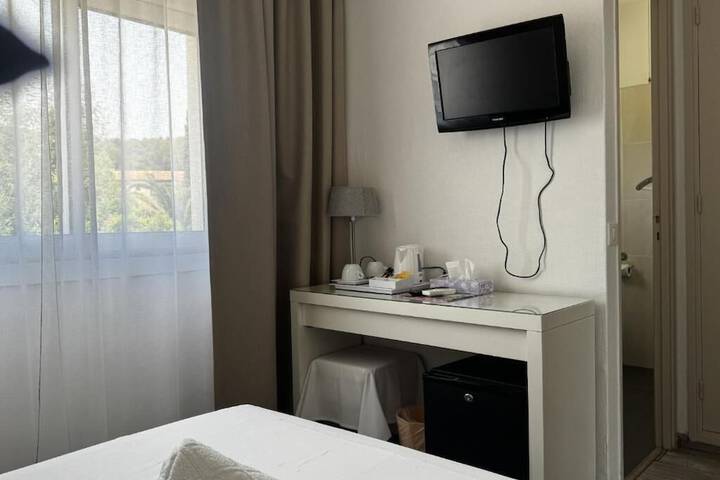 Room 4 of 31