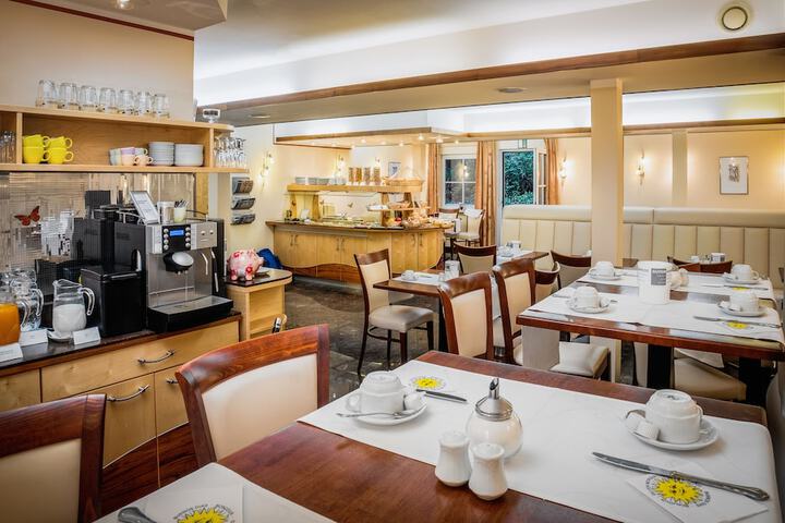 Breakfast/Coffee Service 21 of 32