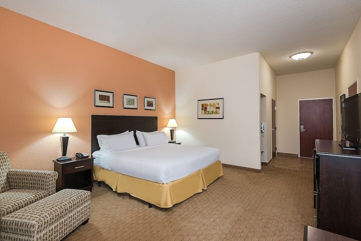 1 King Bed (9 of 17)