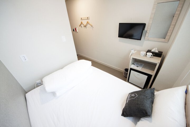 Room 4 of 34
