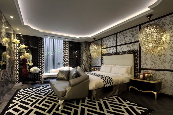 Room 4 of 42