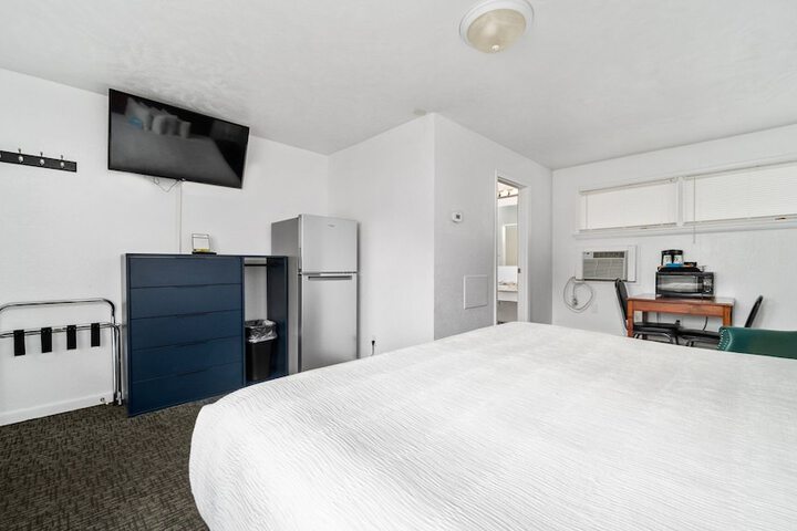 1 King Bed Ground Floor (6 of 16)