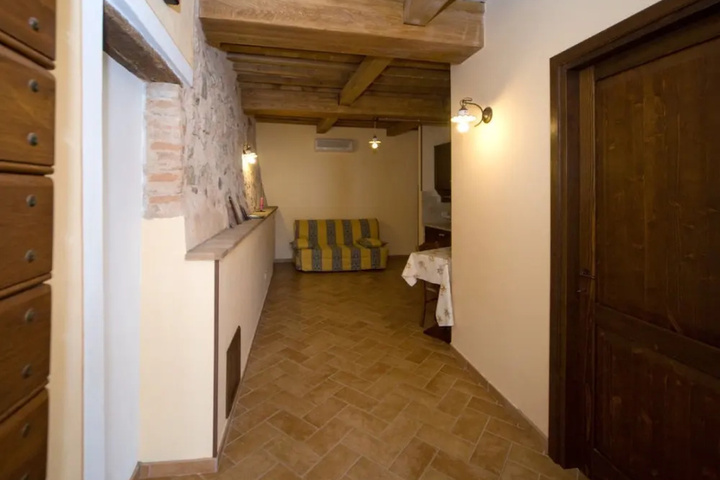 Room 7 of 14
