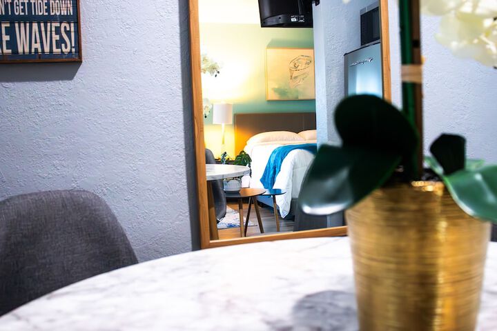 Room 65 of 100