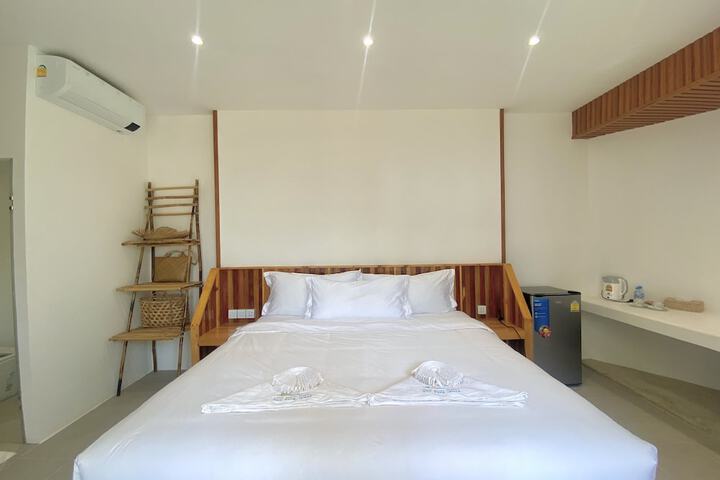 Room 13 of 108