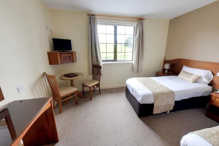 Room 13 of 28