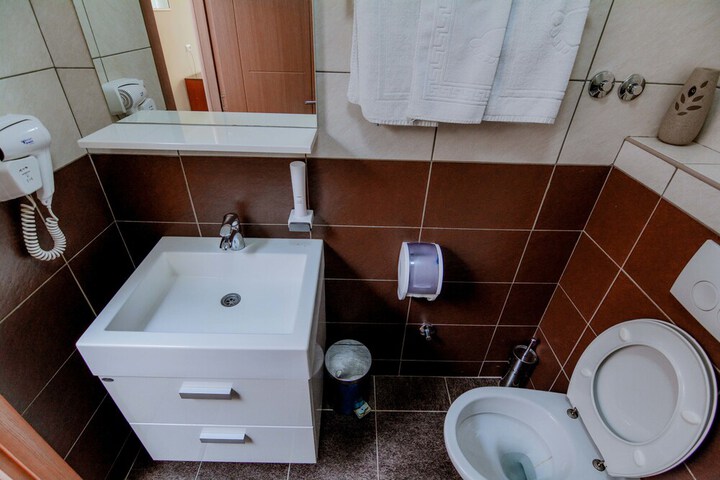 Room 43 of 48