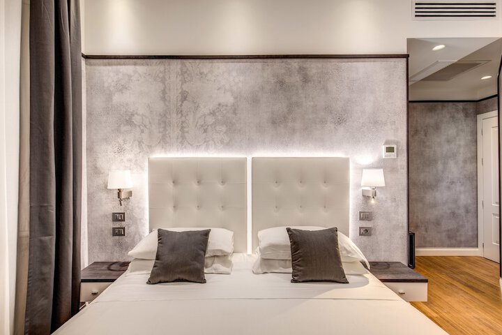 Room 16 of 79