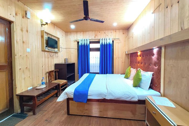 Hotel Chinar Lake View Near Mall Road