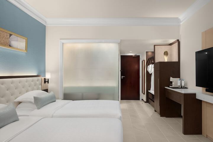 Room 8 of 117