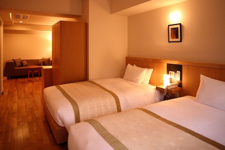 Room 7 of 32