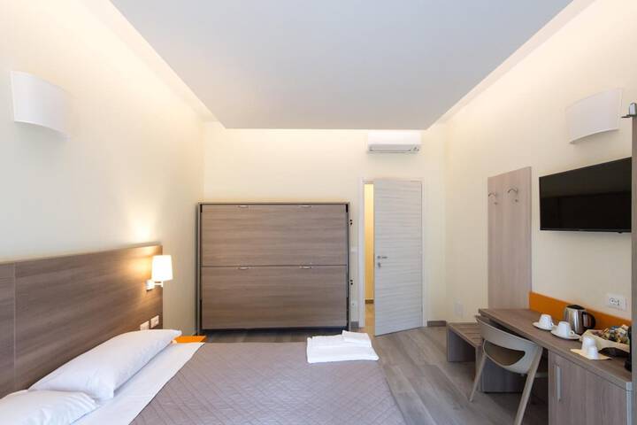 Room 17 of 34