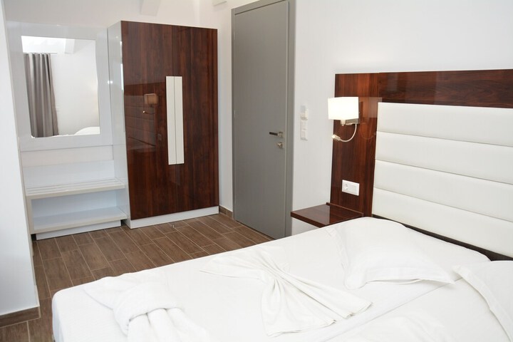 Room 35 of 38