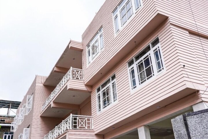 Click Sunburry Hotel Srinagar