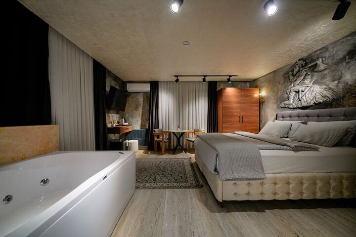 Room 37 of 244
