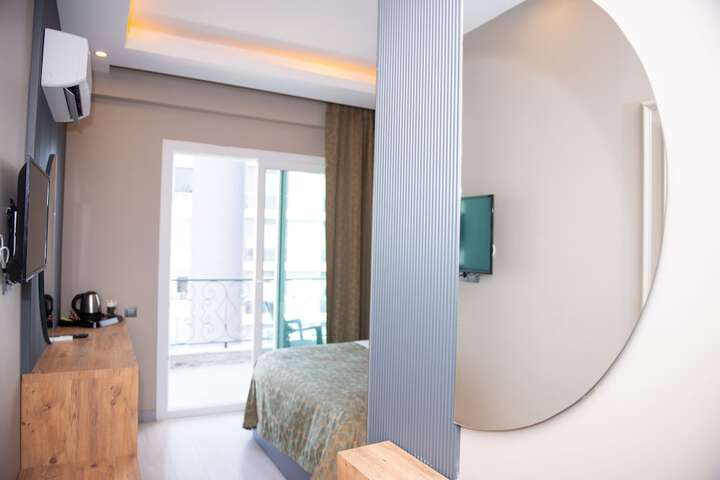 Room 9 of 42