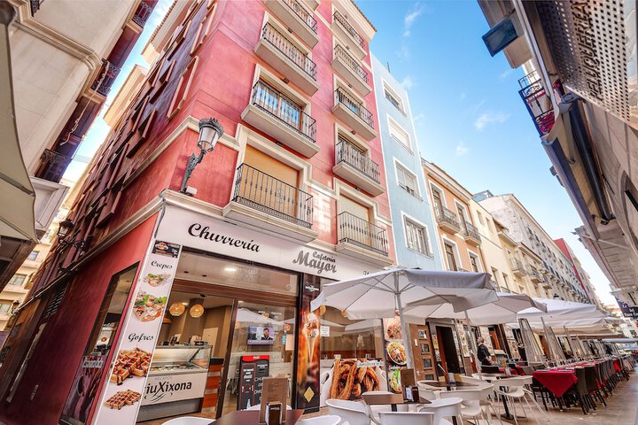 Exterior of Apartamentos Globus by Be Alicante