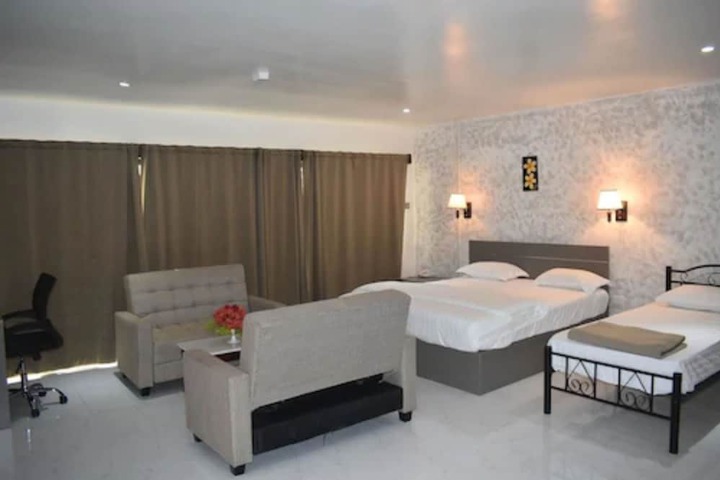 Room 13 of 37