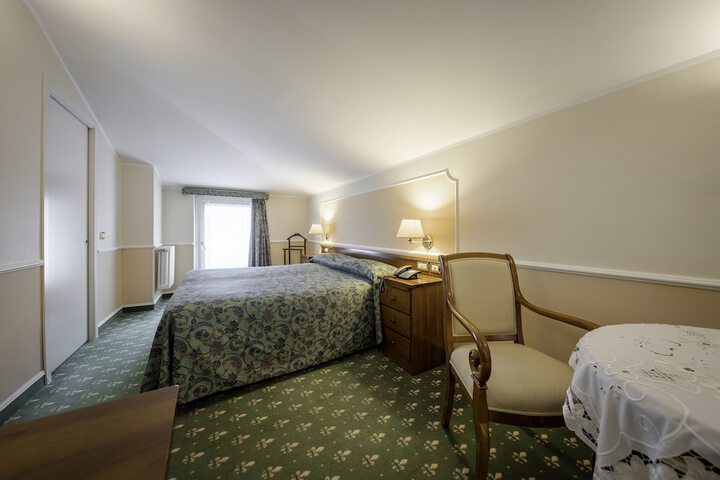 Room 21 of 100