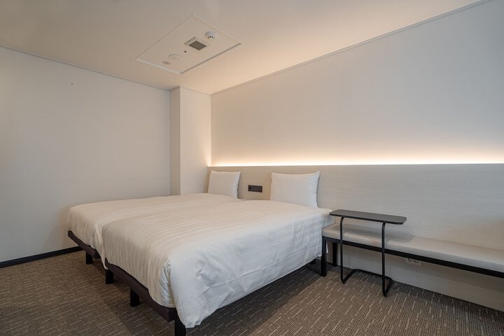 Room 4 of 34